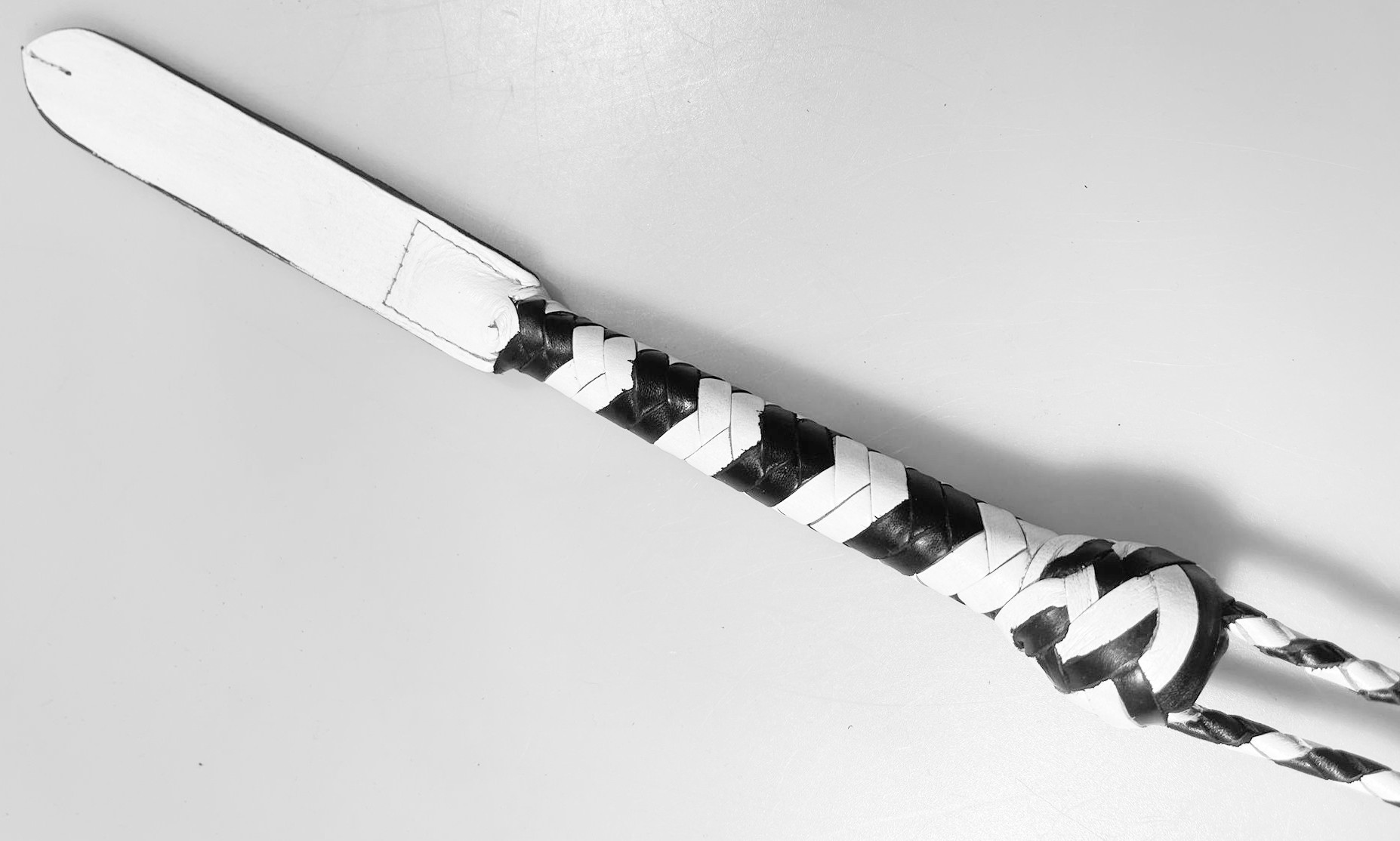 Kurzer Kantschu - Hochwertige Lederpeitsche mit Klatsche 36cm Black-White